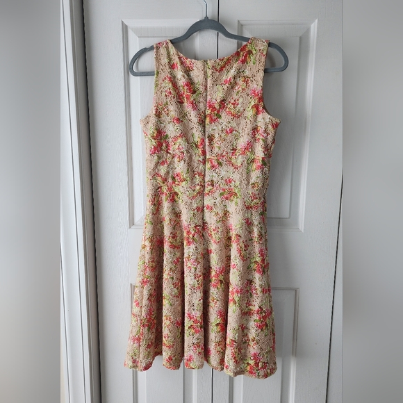 Gabby Skye Sleeveless Dress | 6 | A-line | floral - Picture 3 of 5